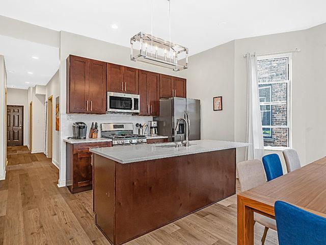 Spacious 5-Br Apt Next To Transit Free Parking Chicago Exterior photo